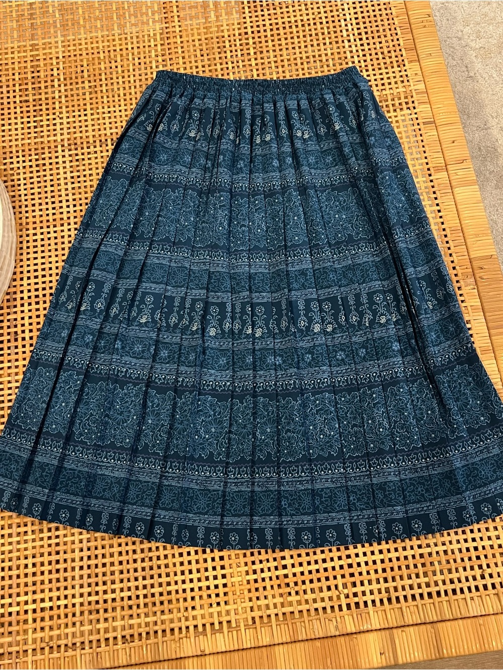 Vintage Leslie Fay Dark Teal Blue Patterned Midi Skirt. Size 14p RUNS SMALL